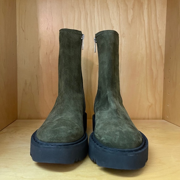 NEW ***Aquatalia*** HENSLEY Green Suede Water Resistant Bootie Size 7.5 - Picture 1 of 9